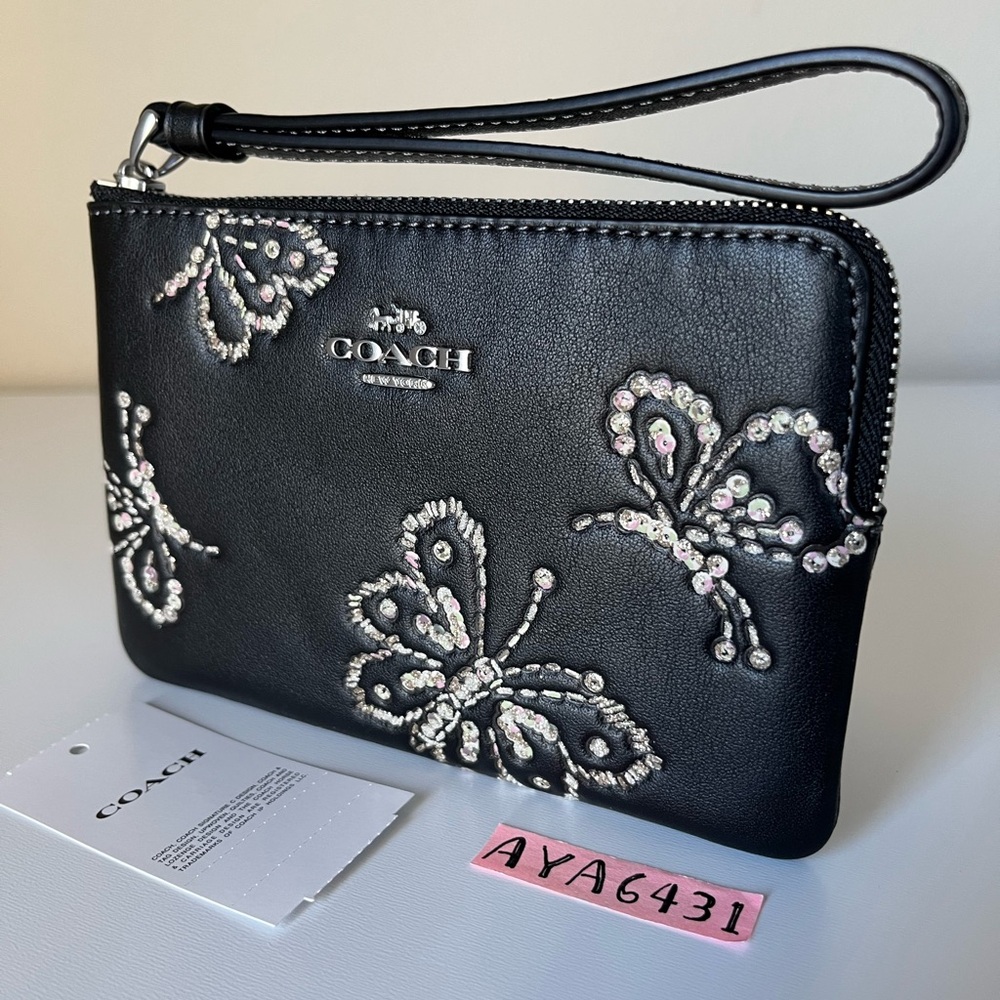 Coach Wristlet🎈🎈